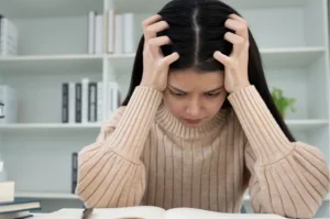 estudante com ansiedade antes das provas