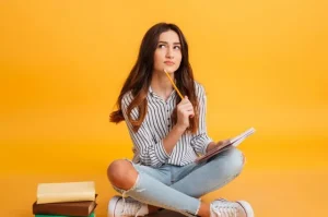 Estudante em formação tecnólogo, ilustrando ensino superior com foco prático e rápido ingresso no mercado