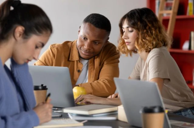estudantes de EAD ou presencial